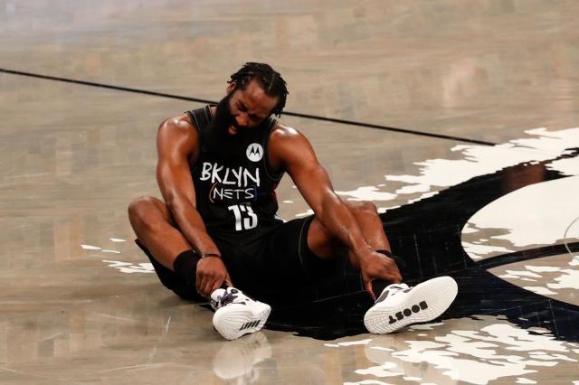 James-Harden-reacts-after-getting-hurt-during-tonights-win..jpg